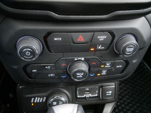 Certified 2023 Jeep Renegade Trailhawk w/ Sun/Sound Group image 29