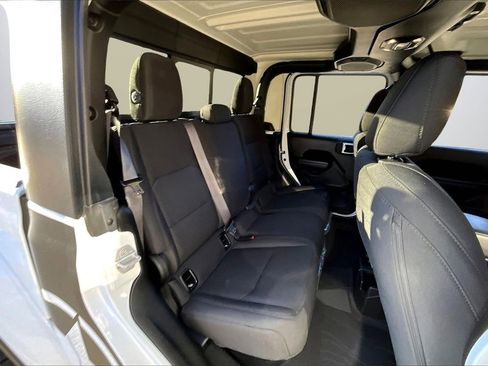 Certified 2022 Jeep Gladiator Sport image 22