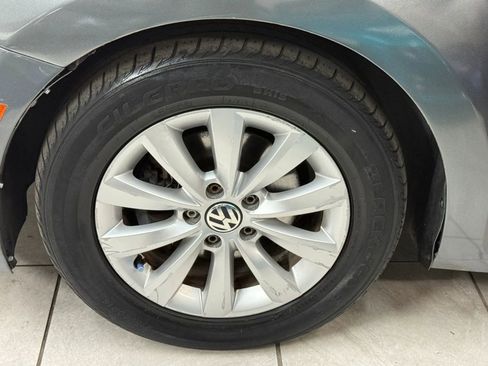 Used 2013 Volkswagen Beetle 2.5 image 31