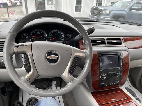 Used 2009 Chevrolet Suburban LTZ image 16