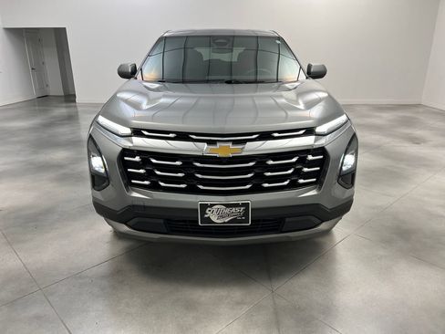 Used 2025 Chevrolet Equinox LT AWD/4WD image 3