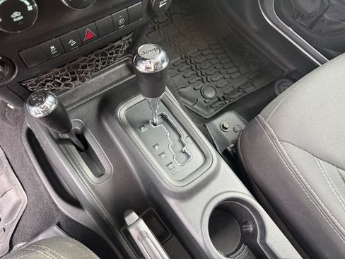 Used 2018 Jeep Wrangler Unlimited Sahara AWD/4WD image 52