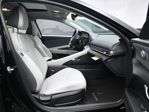 New 2026 Hyundai Elantra Limited FWD image 26