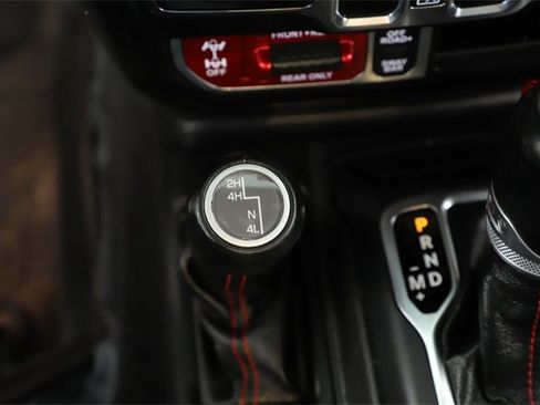 Certified 2022 Jeep Wrangler Unlimited Rubicon w/ Cold Weather Group image 17