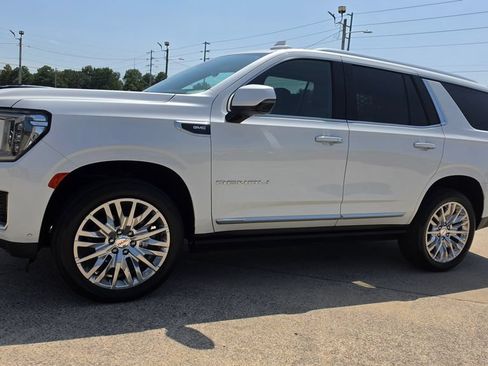Used 2023 GMC Yukon Denali w/ Denali Reserve Package AWD/4WD image 3