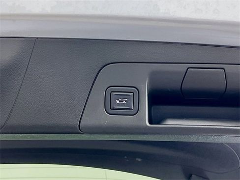 Used 2021 Buick Envision Essence w/ Technology Package I image 28