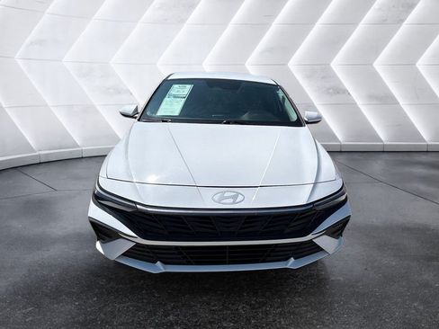 Used 2024 Hyundai Elantra SEL FWD image 2