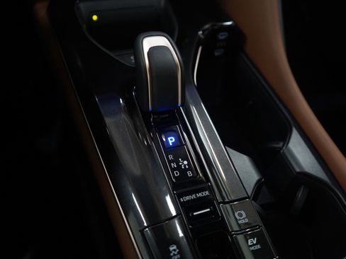 Used 2026 Toyota Crown Limited w/ Advanced Technology Package image 22