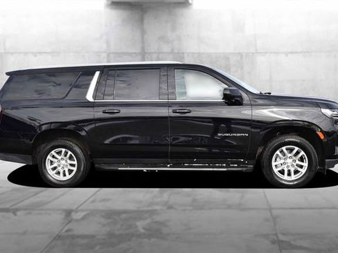Used 2024 Chevrolet Suburban LT image 5