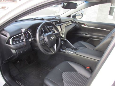 Used 2018 Toyota Camry SE image 19