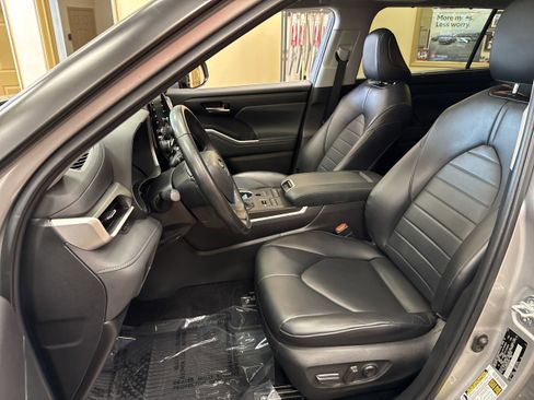 Used 2022 Toyota Highlander XLE image 43