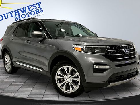 Used 2021 Ford Explorer XLT w/ Equipment Group 202A AWD/4WD image 3