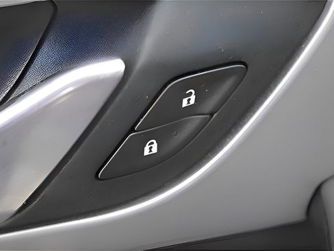 Used 2021 Chevrolet Blazer LT image 16