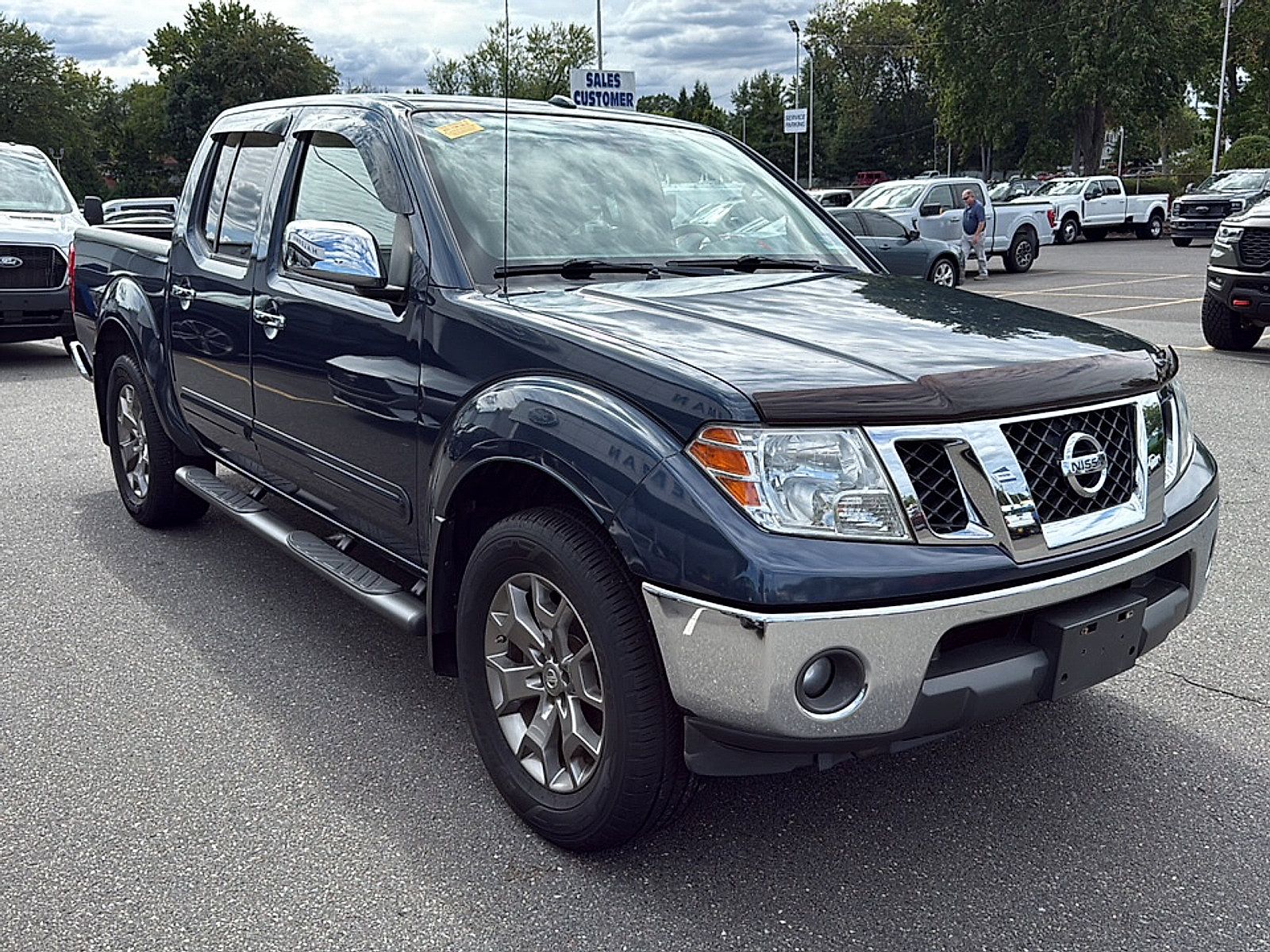 Used 2015 Nissan Frontier SL w/ Moonroof Package AWD/4WD image 4