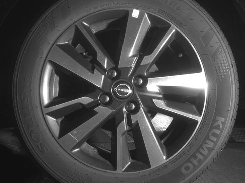 Used 2025 Nissan Versa SV image 14