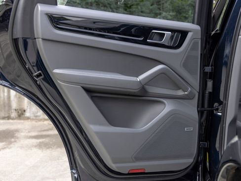 Certified 2022 Porsche Cayenne AWD/4WD image 41