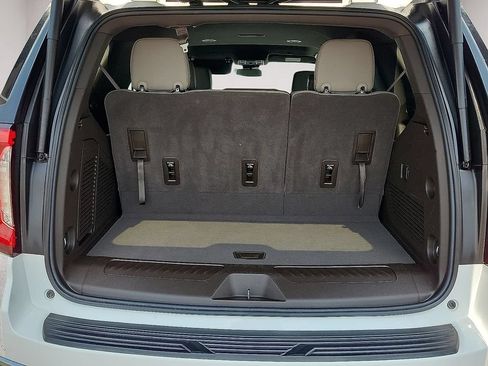 Used 2023 GMC Yukon SLT RWD image 8