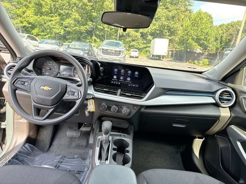 Used 2026 Chevrolet Trax LS FWD image 31