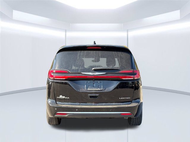 Used 2026 Chrysler Pacifica Limited FWD image 8