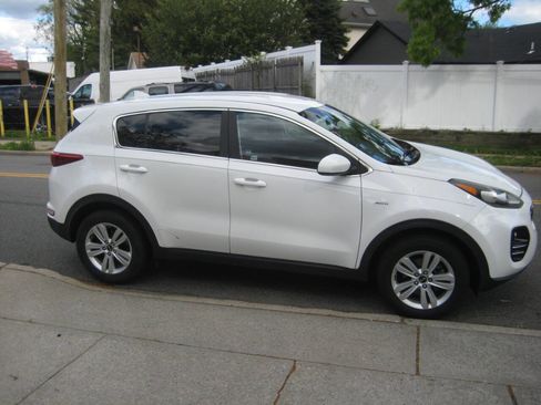 Used 2017 Kia Sportage LX AWD/4WD image 4