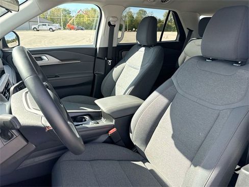Used 2025 Ford Explorer Active image 18