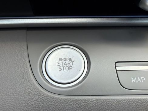 Used 2025 Hyundai Elantra SEL FWD image 33