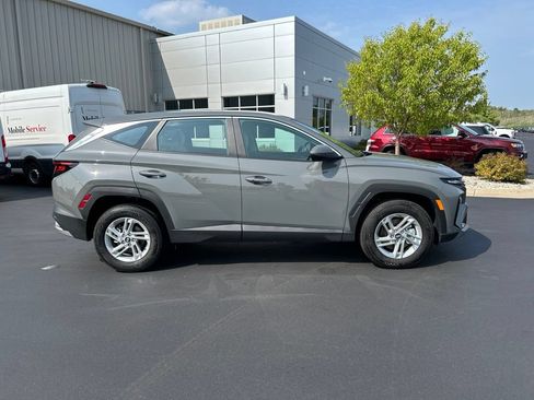 Used 2025 Hyundai Tucson SE AWD/4WD image 5