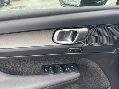 Used 2024 Volvo XC40 B5 Core image 9