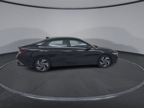 Used 2025 Hyundai Elantra Limited FWD image 18
