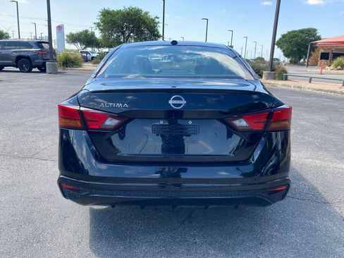 Used 2025 Nissan Altima 2.5 SV FWD image 3