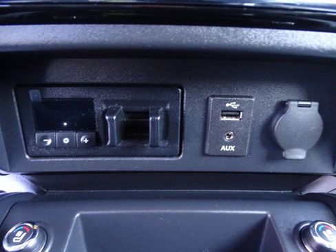 Used 2017 Nissan Titan Platinum Reserve image 31