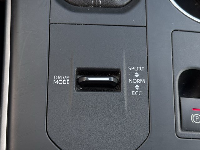 Used 2023 Toyota Highlander LE FWD image 21