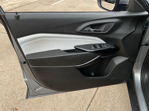 Used 2025 Chevrolet Trax LT image 12