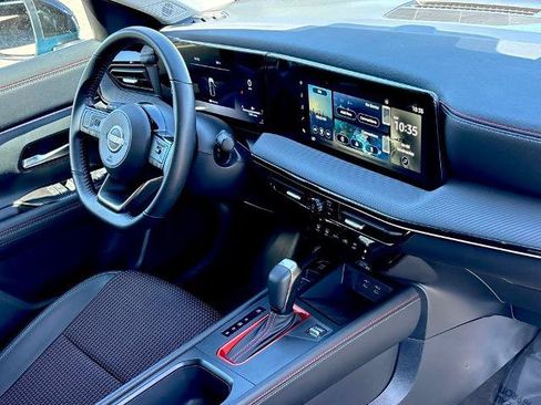 Certified 2025 Nissan Kicks SR FWD image 25