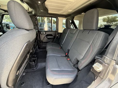 Used 2024 Jeep Wrangler Unlimited Rubicon w/ Technology Group AWD/4WD image 28