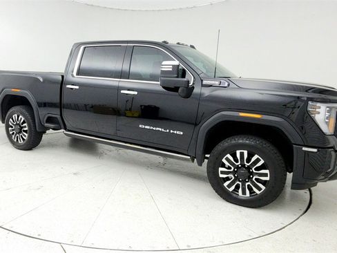 Used 2025 GMC Sierra 2500 Denali Ultimate image 8