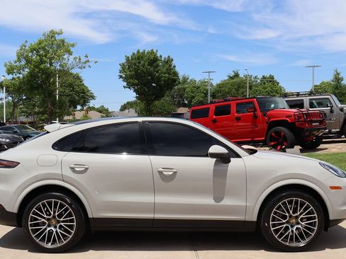 Used 2022 Porsche Cayenne Platinum Edition image 5