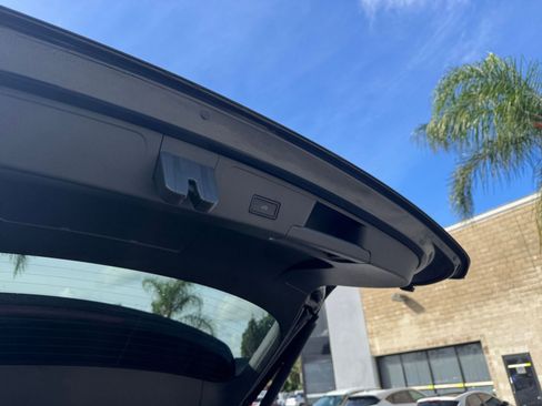 Used 2025 Volkswagen Atlas Cross Sport SE image 23