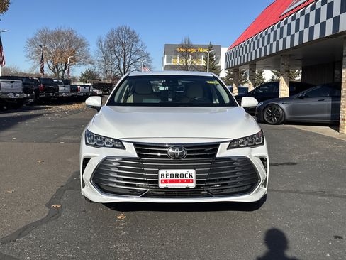 Used 2021 Toyota Avalon XLE image 2