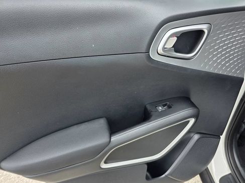 Certified 2025 Kia Soul LX w/ LX Technology Package FWD image 13