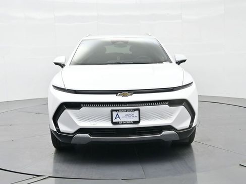 Used 2025 Chevrolet Equinox EV LT w/ Convenience Package image 3