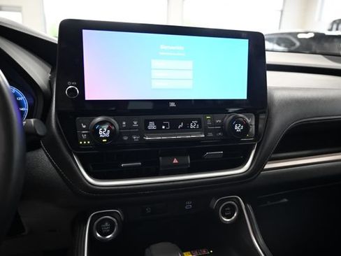 Certified 2024 Toyota Grand Highlander AWD image 16