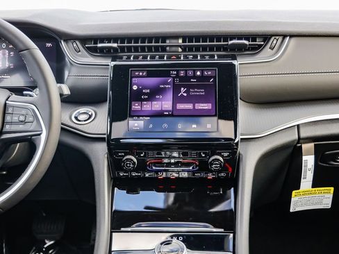 New 2025 Jeep Grand Cherokee Laredo X w/ Luxury Tech Group I image 14