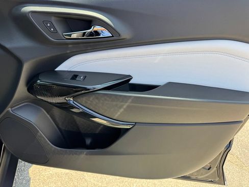New 2026 Chevrolet Trax LT w/ Midnight Edition FWD image 9