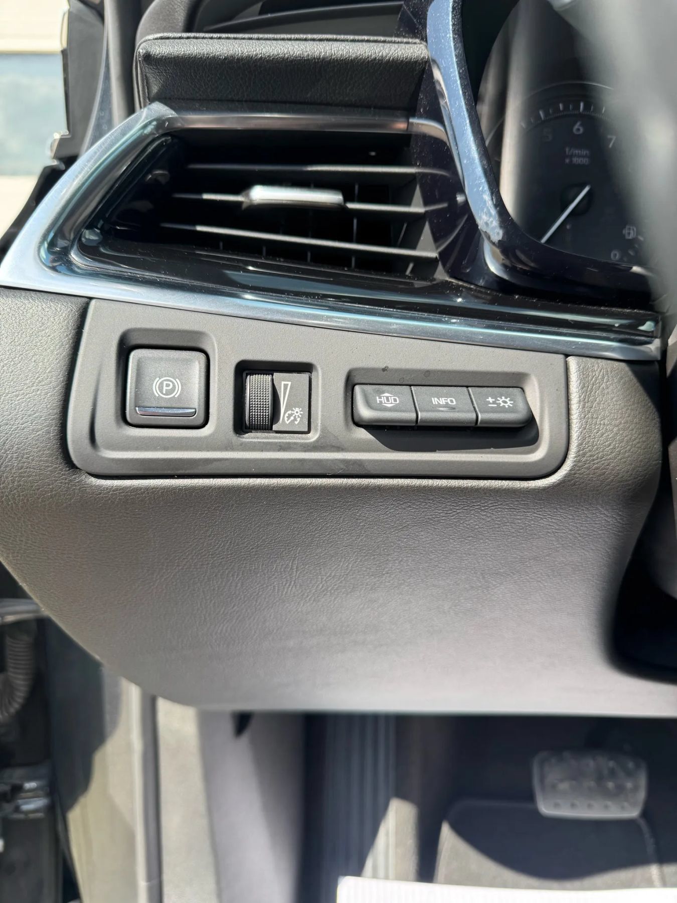 Used 2020 Cadillac XT6 Premium Luxury FWD image 9