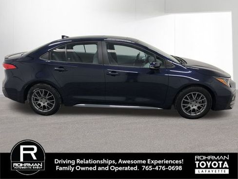 Used 2022 Toyota Corolla SE w/ SE Premium Package image 8