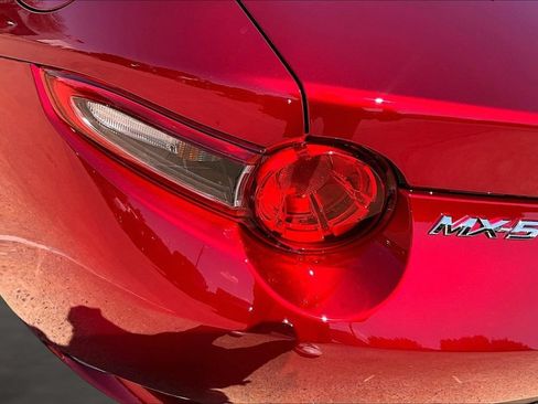 Used 2019 MAZDA MX-5 Miata RF Grand Touring RWD image 27