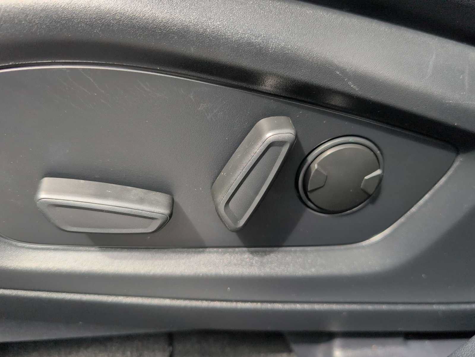 Used 2025 Ford Explorer ST-Line AWD/4WD image 17