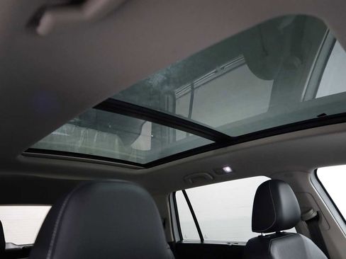 Used 2021 Volkswagen Atlas SEL Premium image 18