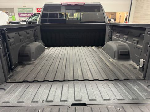 Used 2024 GMC Sierra 1500 AT4 w/ Technology Package image 8